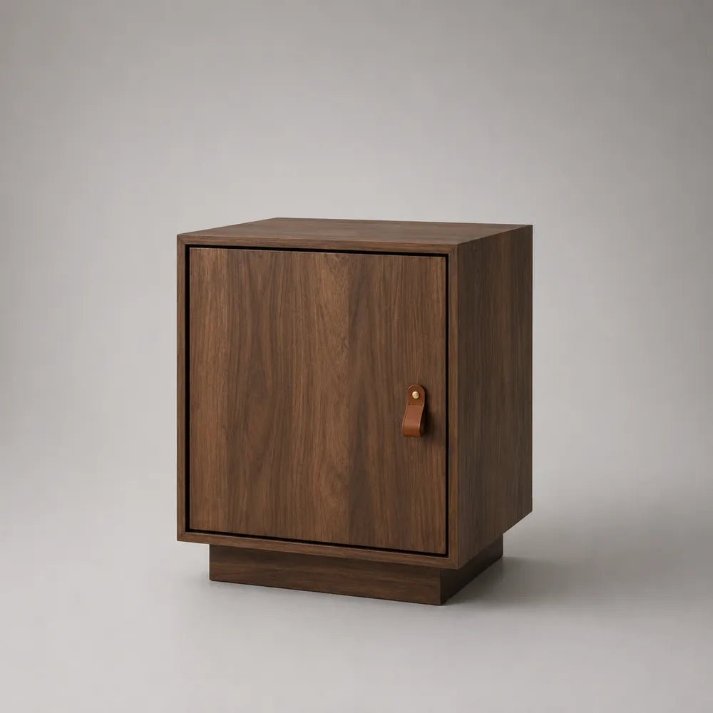 Table de chevet 45 x 40 x 50 cm 1 porte bois décor noyer poignée sangle cuir structure MDF forme cube avec socle
